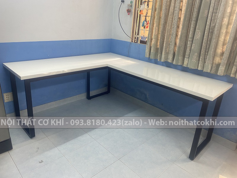 bàn làm việc chữ L chân sắt